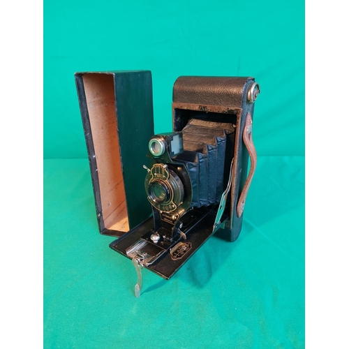 182 - Canadian No 2A folding autographic box Brownie camera in original case