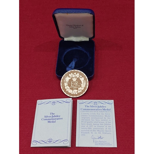 112 - John Pinches Silver Jubilee bronze medal 2582 issued