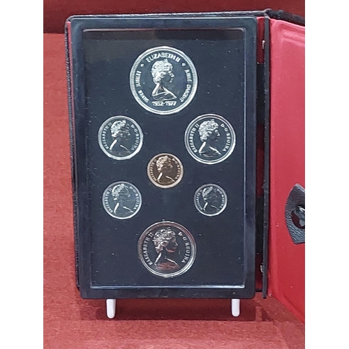 114 - Canada mint Silver Jubilee set 1977 with silver dollar