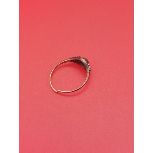 13 - 9ct gold ring (band snapped)