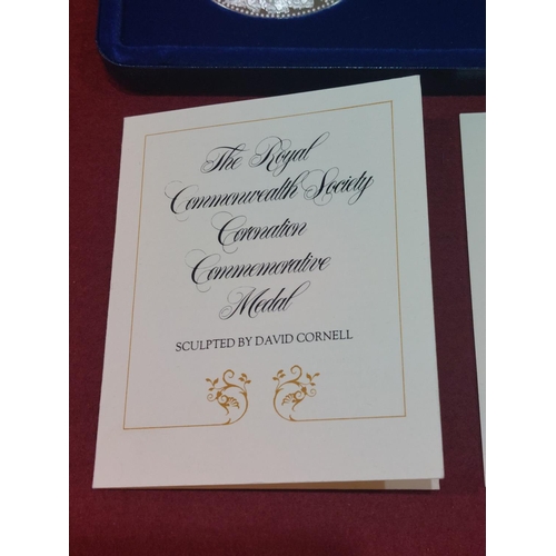 135 - Royal Commonwealth Society Commemorative medal set in silver proof and bronze proof limited issued