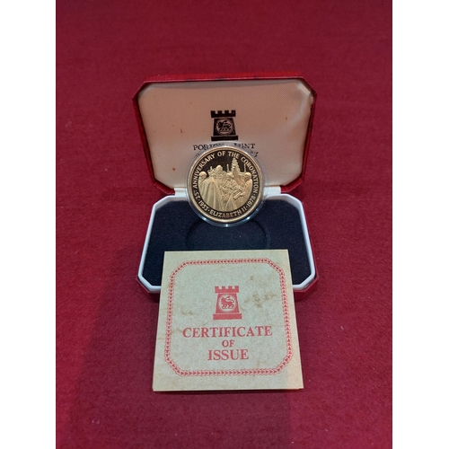 138 - Isle of Man 25th anniversary coronation medal 22ct gold on silver 2,500 issued