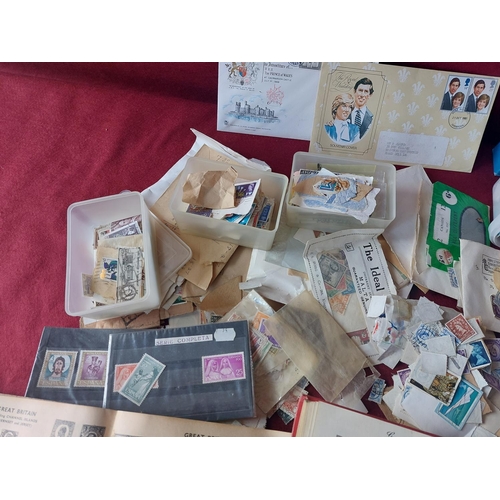 204 - Collection of assorted stamps and albums.