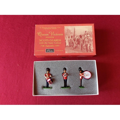 285 - Boxed Britains toy soldiers Collectors Club Scots Guards. Excellent condition.