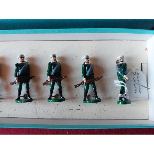 290 - Boxed Bulgarian toy soldiers. One hand broken.