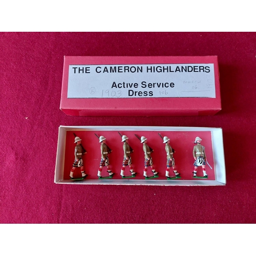 291 - Boxed Cameron Highlanders toy soldiers. Excellent condition.