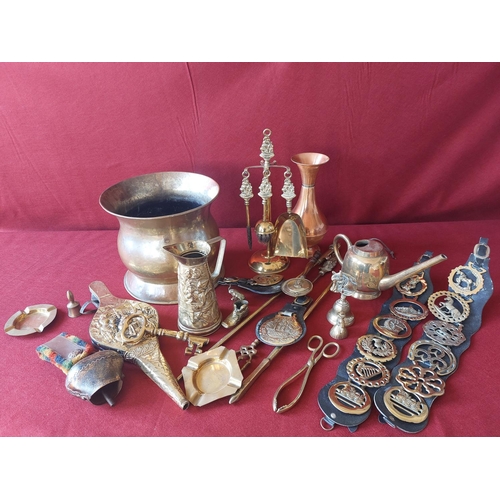 364 - Collection of brass and copper items.