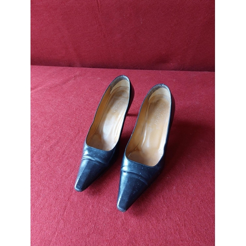 402 - Vintage Gucci high heeled shoes size 41.