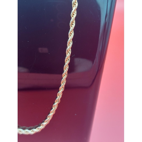 41 - 9ct gold necklace 2.6 grams