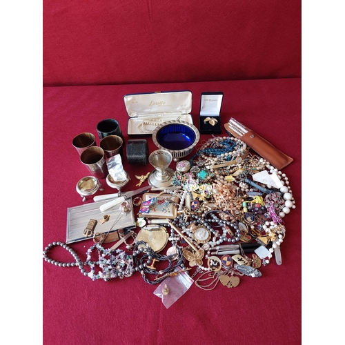 82 - Collection of mixed items and costume jewellery