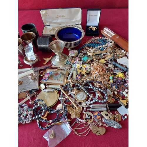 82 - Collection of mixed items and costume jewellery