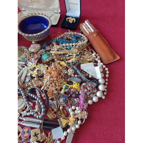 82 - Collection of mixed items and costume jewellery