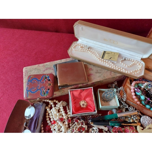 83 - Large collection of costume jewellery