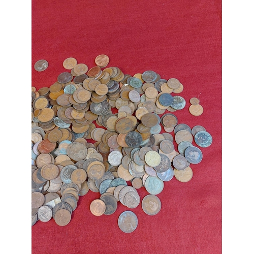 111 - Large collection of pennies and halfpennies.