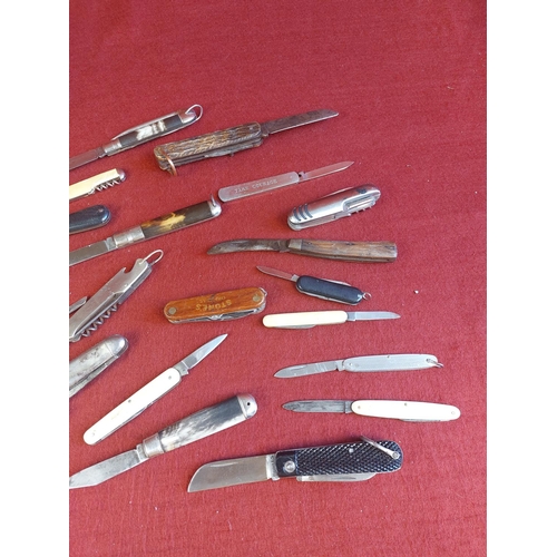 169 - Collection of vintage penknives.