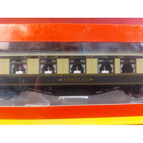 183 - 2 x Mint boxed Hornby 00 gauge R4427 Pullman 3rd Class Parlour Car 'Car No 66' and R4423 Pullman 1st... 