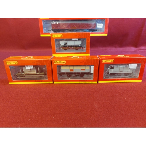 190 - 7 x Mint boxed Hornby 00 gauge Rolling Stock R6843,R6733,R6973,R6822,R6915B,R6920,R6981.