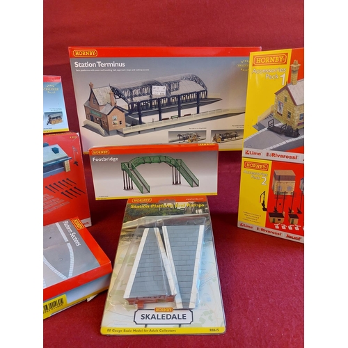 192 - Collection of 8 boxed unused Hornby 00 accessories including Station Terminus, Signal Box, Footbridg... 