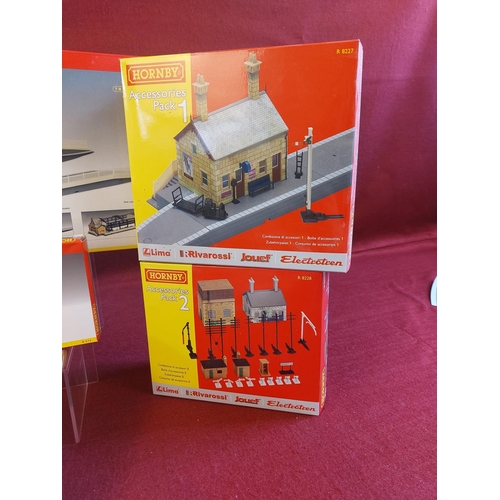 192 - Collection of 8 boxed unused Hornby 00 accessories including Station Terminus, Signal Box, Footbridg... 