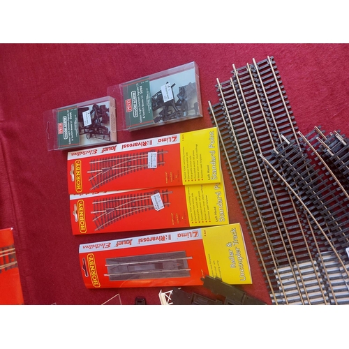 193 - Collection of Hornby 00 track sections, points, signals, connecting cables, etc.