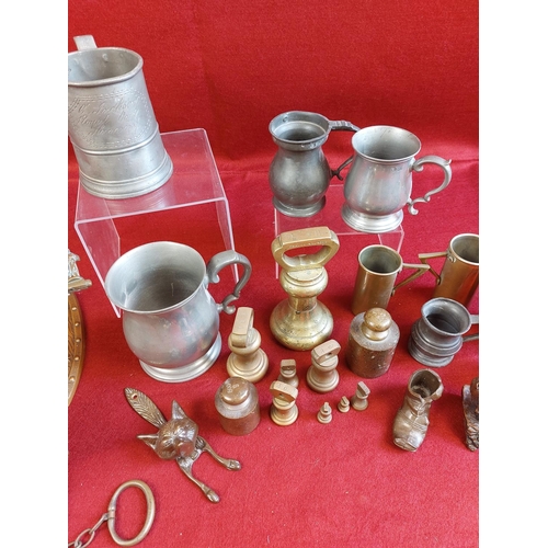 272 - Collection of pewter and brass items.