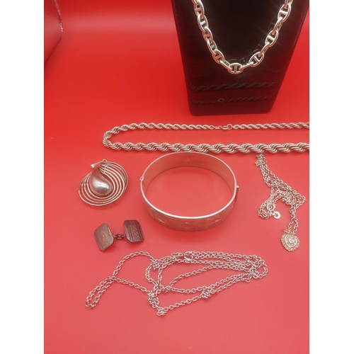 76 - Collection of silver hallmarked jewellery.