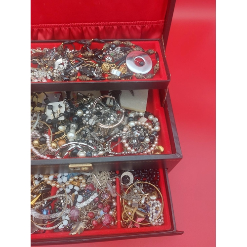 98 - Box of costume jewellery.