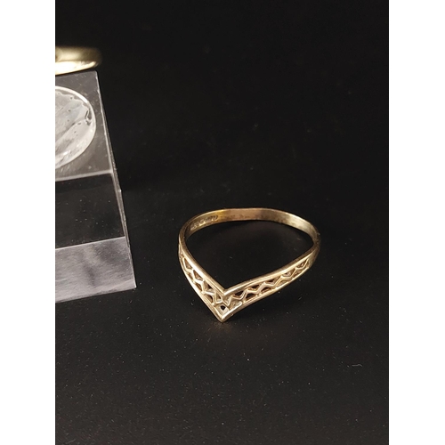 17 - 2 x 9ct gold rings band bent on one 2.7 grams