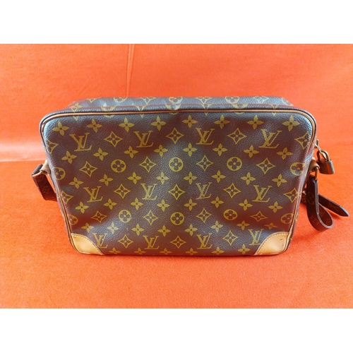 179 - Authentic Louis Vuitton Monogram Nile shoulder bag. Serial number TH 8905. Size approximately width ... 