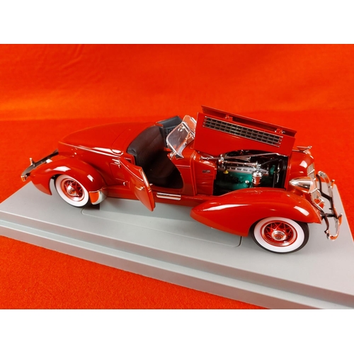 214 - ERTL 1935 Auburn Boattail Speedster. Scale 1:18.