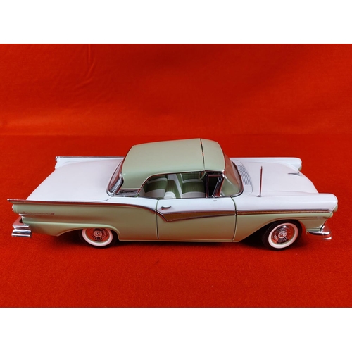 225 - Sun Star 1957 Ford Fairlane Sky Liner with retractable hardtop. Scale 1:18.