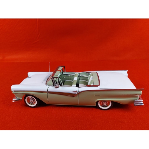 225 - Sun Star 1957 Ford Fairlane Sky Liner with retractable hardtop. Scale 1:18.