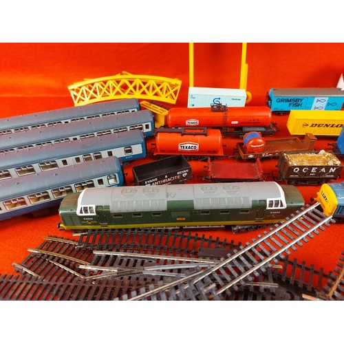 253 - Collection of Hornby OO Guage including engines carriages, rolling stock and track.