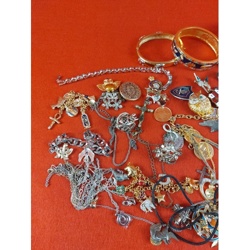 286 - Colelction of costume jewellery