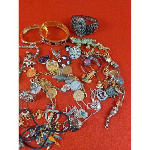 286 - Colelction of costume jewellery