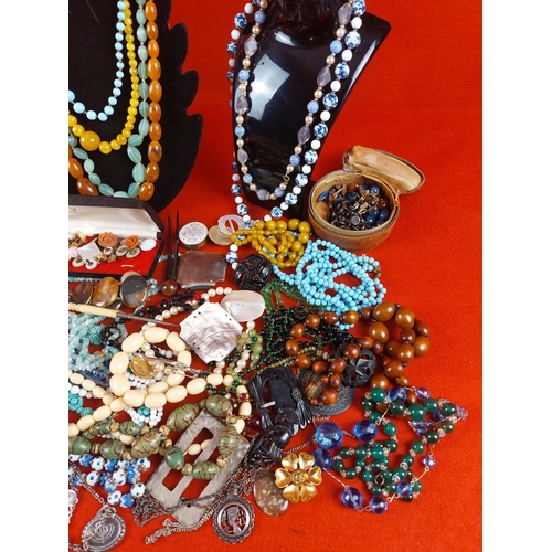 289 - Large collection of vintage costume jewellery