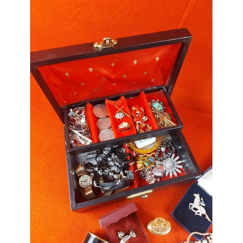 292 - Large collection of vintage costume jewellery