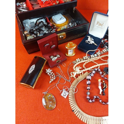 292 - Large collection of vintage costume jewellery