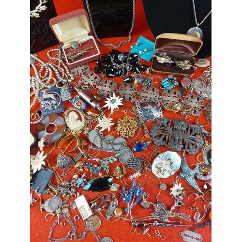 293 - Large collection of vintage costume jewellery