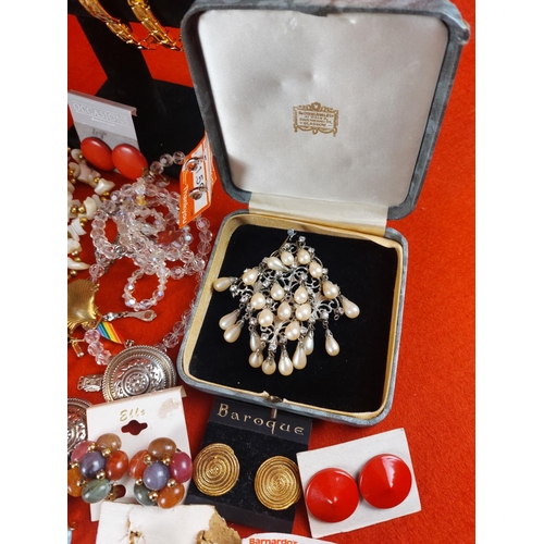 294 - Large collection of vintage costume jewellery