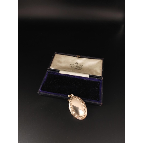 32 - 9ct gold locket and vintage jewellery box 4.4 grams