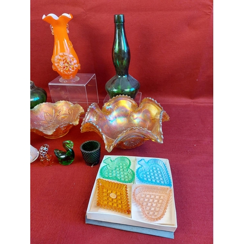 343 - Collection of Carnival and Murano style glass.