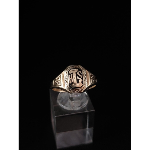 51 - 10ct gold American college ring from HLS dated 1926. Weight 4.6 grams