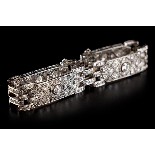 65 - A very beautiful and elegant Art Deco Tiffany & Co London diamond panel bracelet circa 1930's. Set i... 