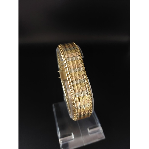 80 - Vintage 18ct gold 3 colour gold bracelet. Safety latch to side off. Total weight 34.3 grams