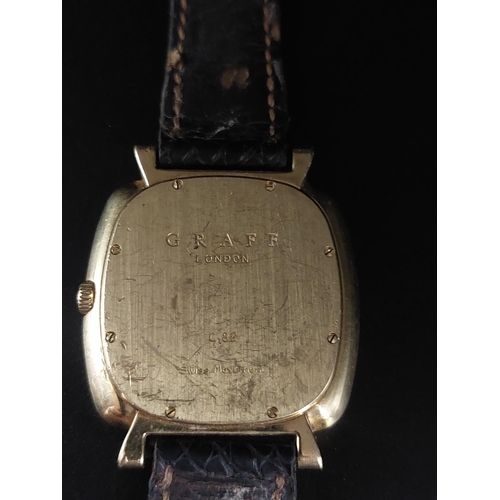 82 - Mens vintage 18ct gold Graff watch. Strap need replacing. Watch width 3.1cm Length 3.3cm