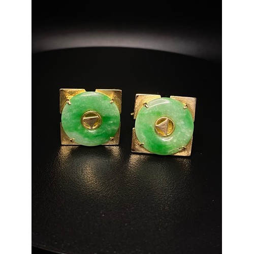 78 - 18ct yellow gold cuff links with swivel backs and a Jade centre stone weight 17grams