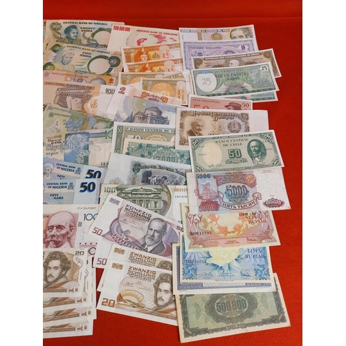 100 - Large collection of uncirculated bank notes