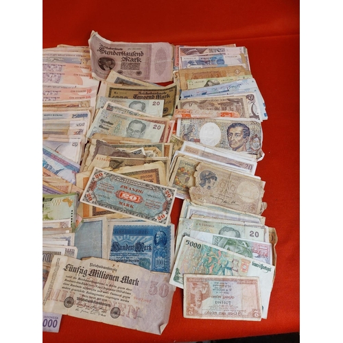 101 - Huge collection of over 600 bank notes (circulated)