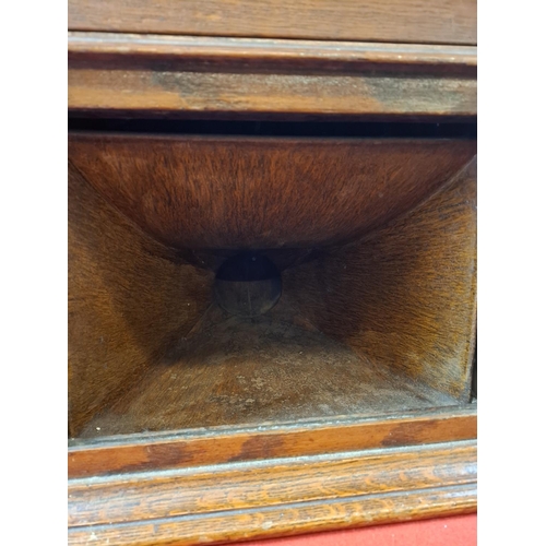 107 - Thomas Edison Amberola BV1 table phonograph in oak case. Winds up and runs but belt will need replac... 